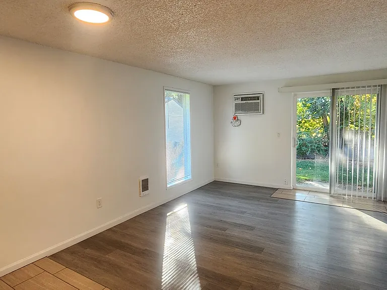 Altamont Apartments — Photo 6