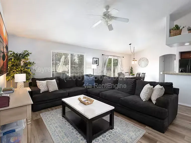 879 N Traquair Pl — Photo 3