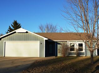 3712 Shadybrook Ln, Lawrence, KS 66047