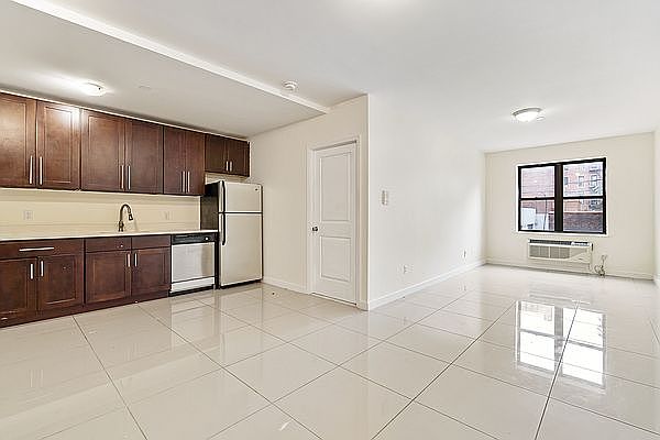 1st image of 419 Gates Ave APT 2R