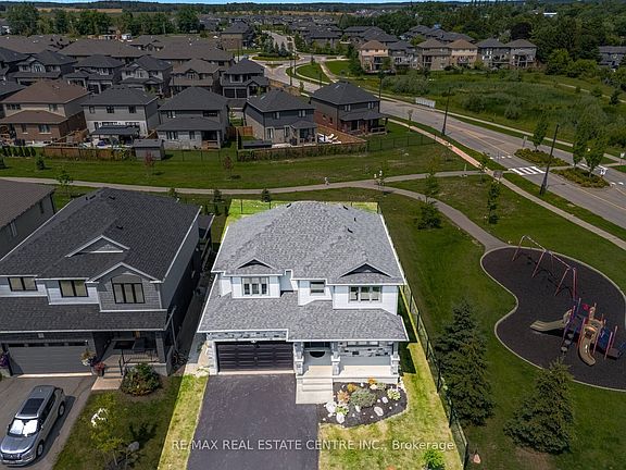 3rd image of 1 Grundy Cres