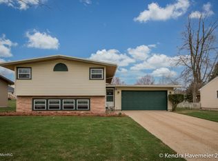 5112 Surf Dr NE, Rockford, MI 49341