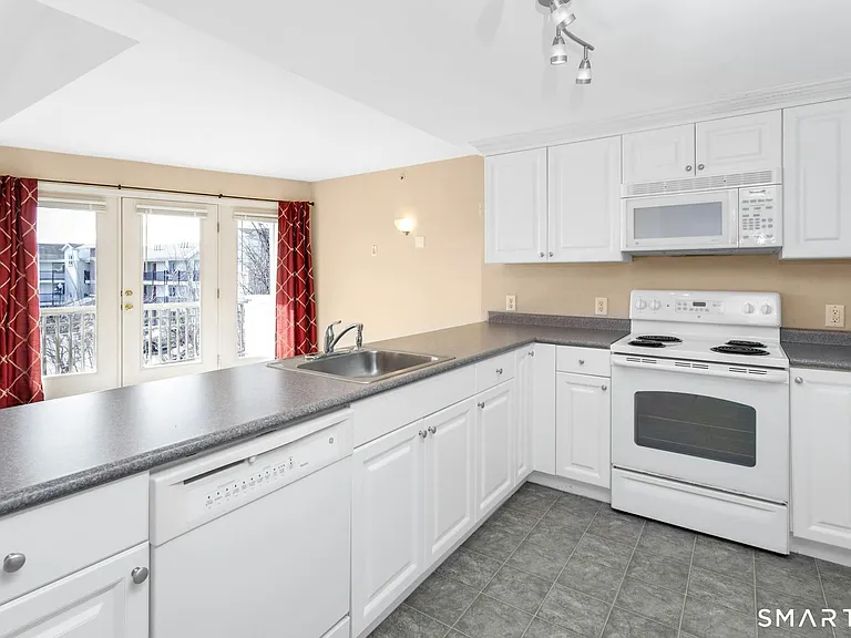 3250 Fairfield Ave #300 — Photo 9
