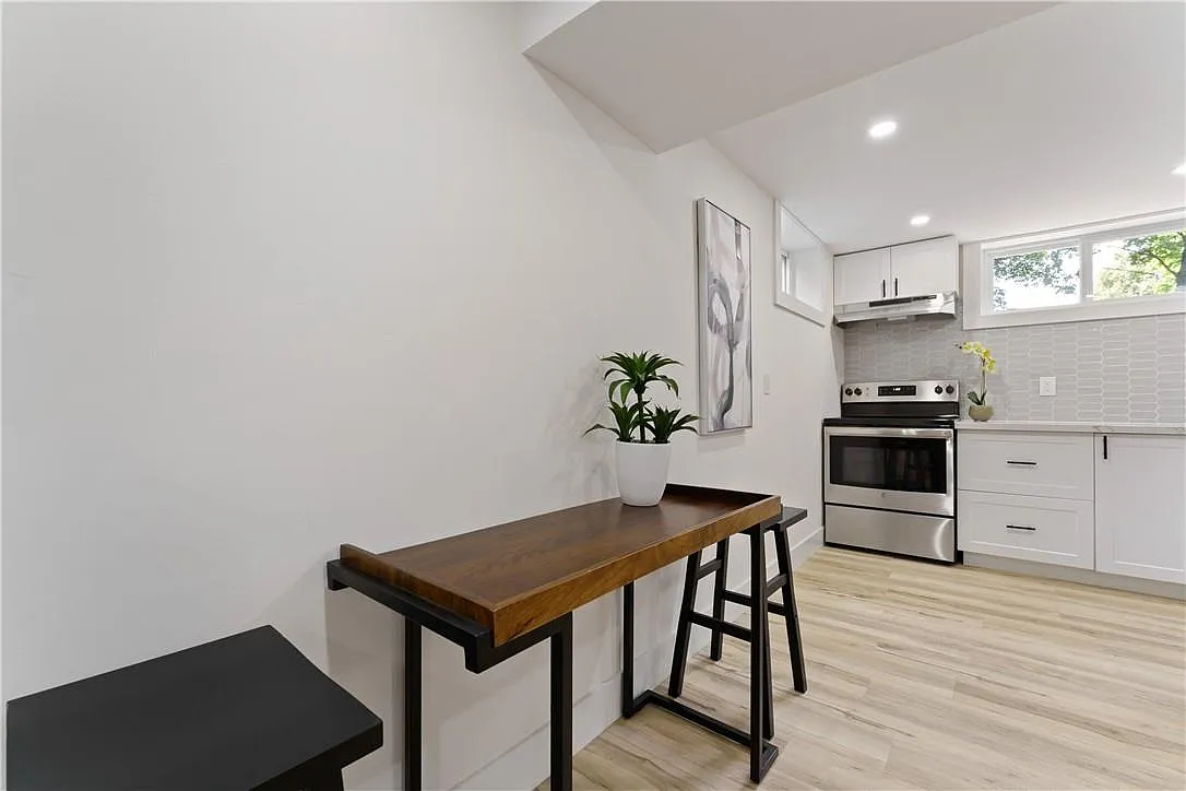 42 West 3rd Street, Lower Unit — Photo 4
