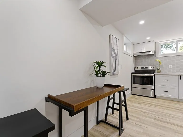 42 W 3rd St #LOWER — Photo 4