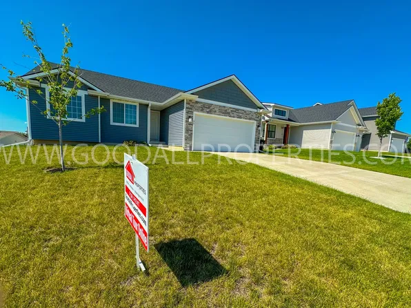 37 NW Pike Cir, Waukee, IA 50263