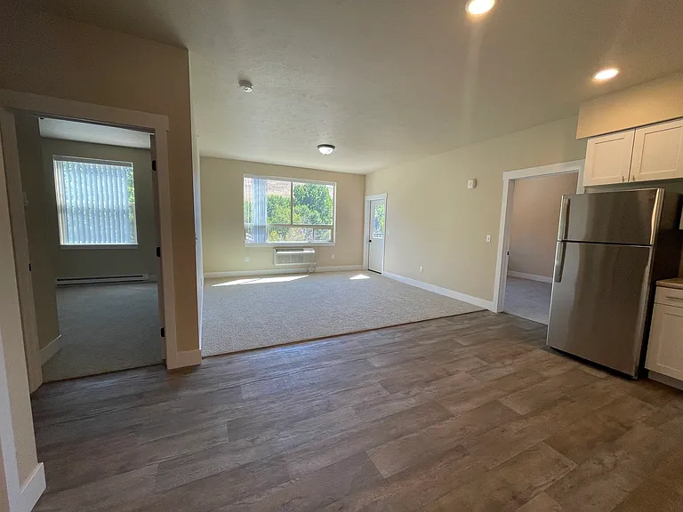 884 SQFT Unit Living room