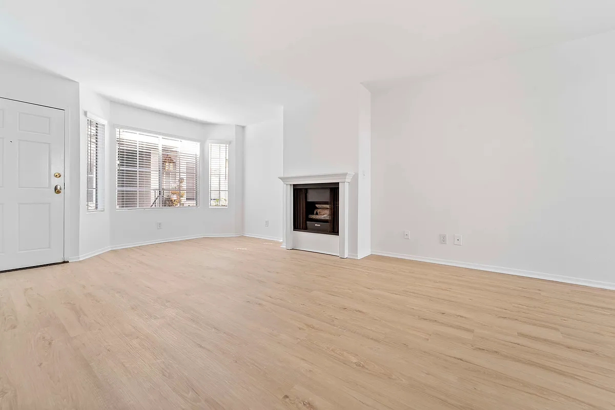 Building Photo - 10615 Woodbridge St #102