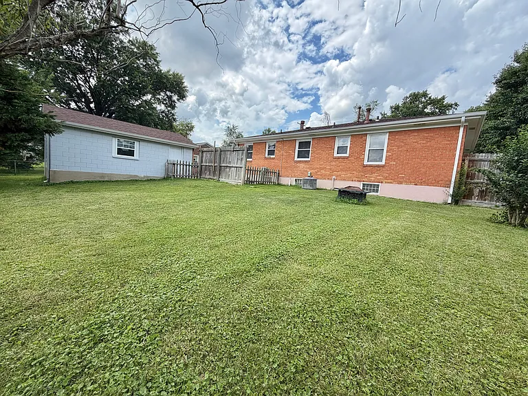 7106 Johnsontown Rd — Photo 3