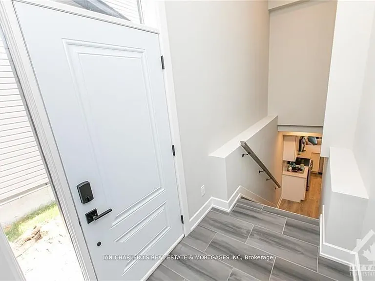 846 Rockson Cres #C — Photo 12