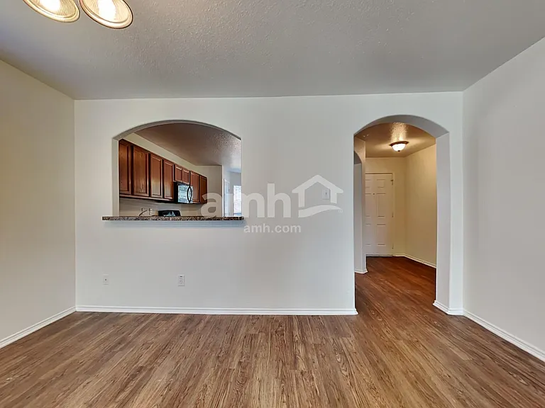 205 Arrowhead Dr — Photo 5