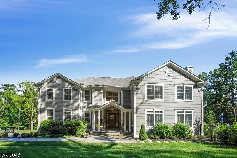 6 bed, 6.5 bath, 5525 sqft, $12,500 — Photo 1