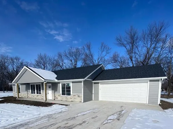 104 Palm Ln, Garden City, MO 64747