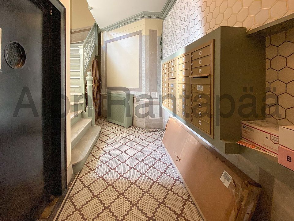 1st image of 261 W 21st St #1