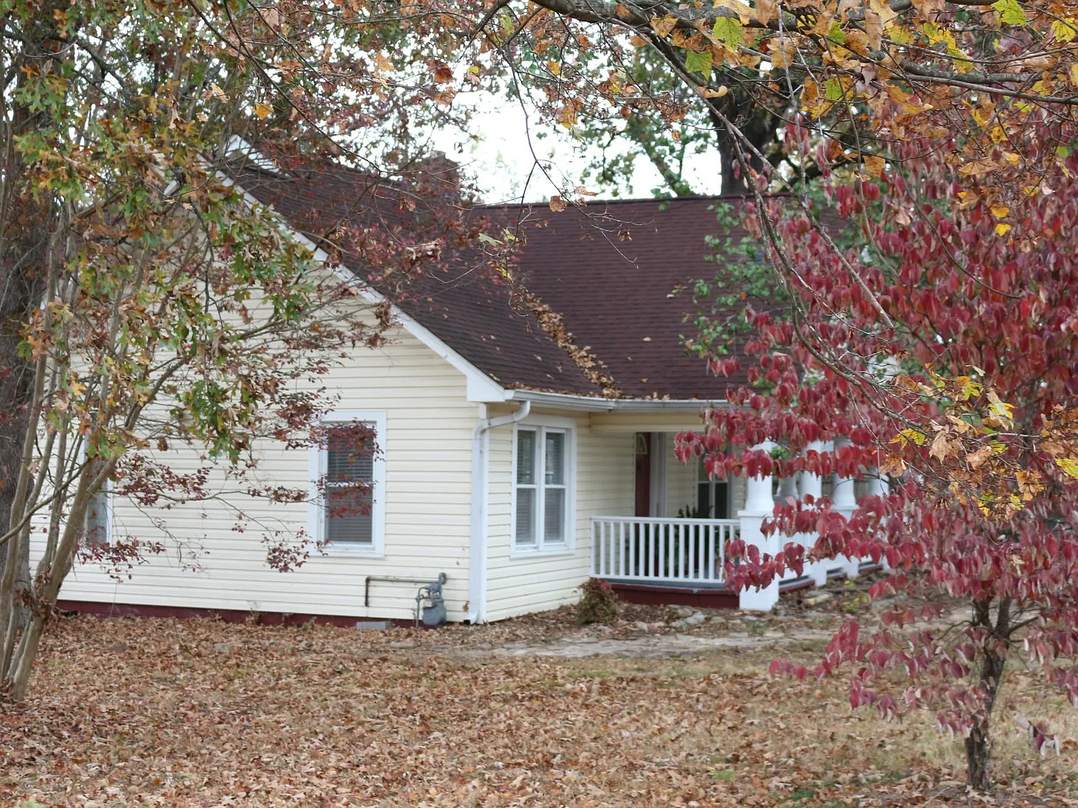 4 bed, 2.5 bath, 2316 sqft, $2,500 — Photo 2