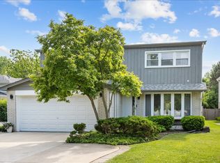 1958 McCraren Rd, Highland Park, IL 60035