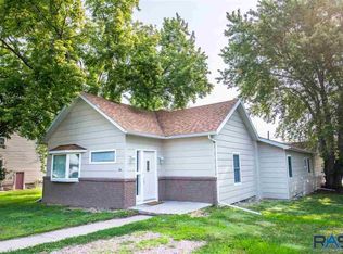 1016 S Rowley St, Mitchell, SD 57301