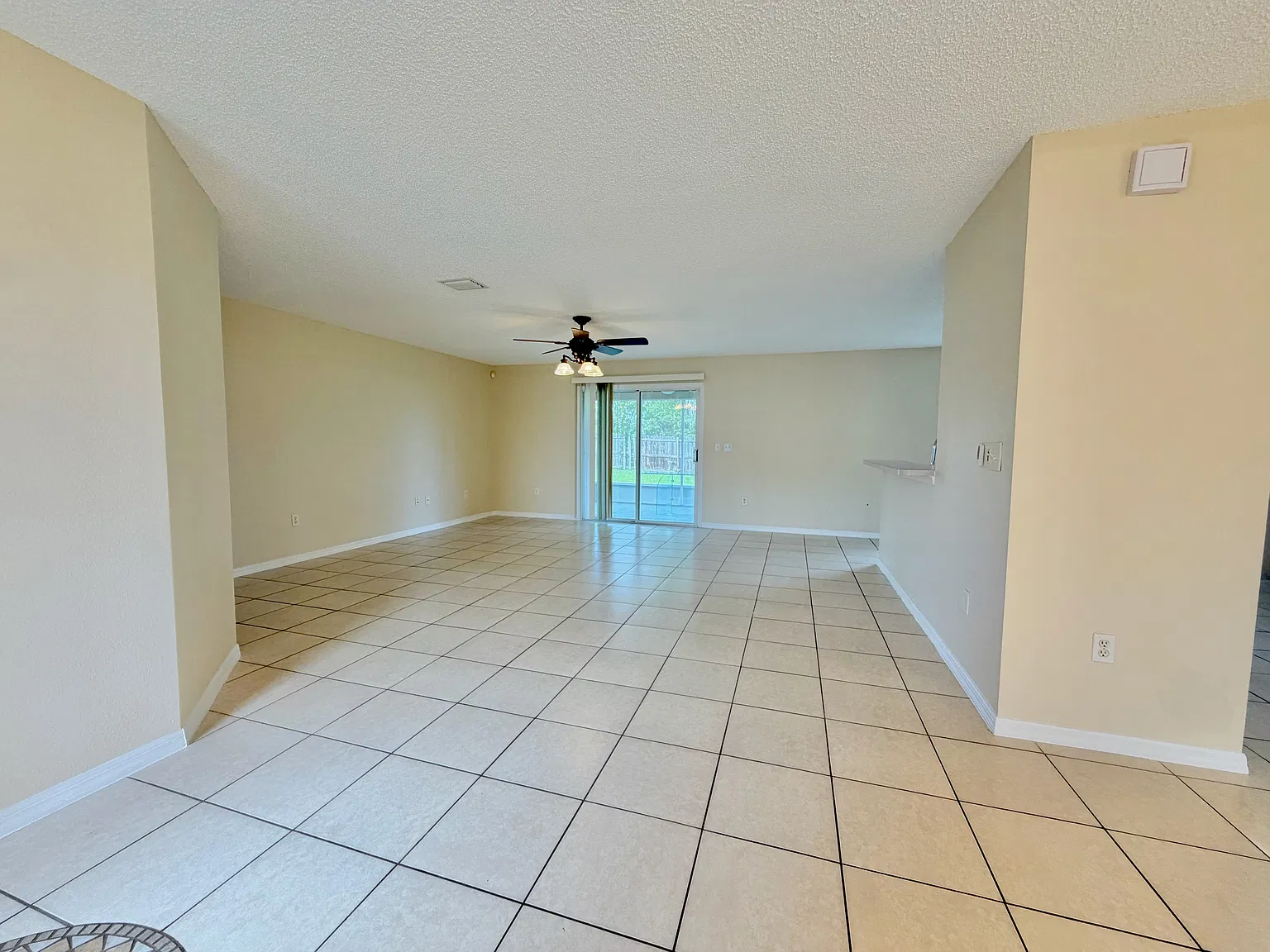 4 bed, 1698 sqft, $2,100 — Photo 2