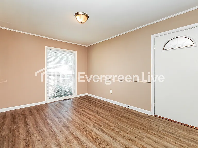 4434 Reading Rd — Photo 6
