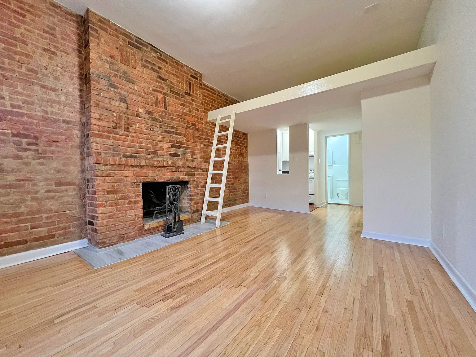 437 West 48th Street — Photo 2