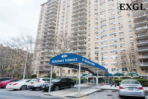 Sold by Green Light Real Estate Group Corp | media 1