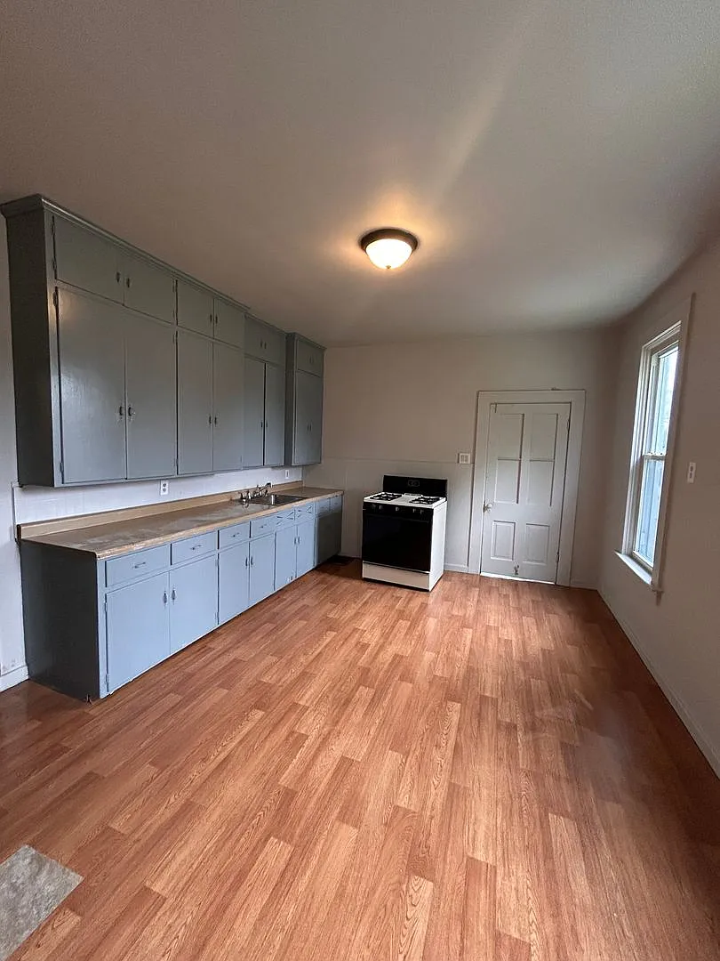 2420 Miner St — Photo 4