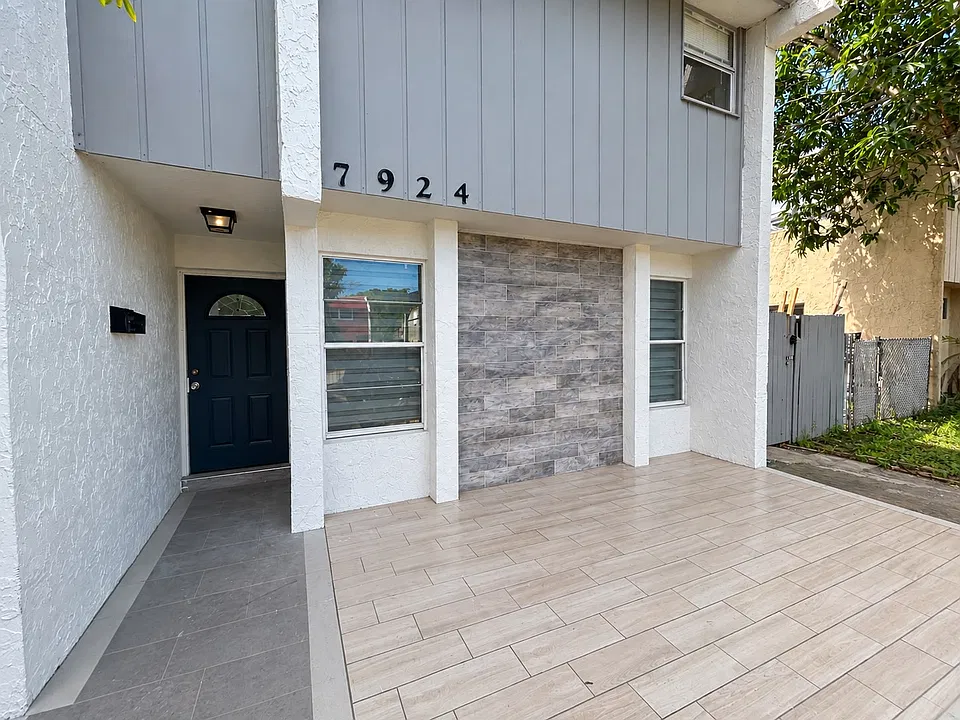 SW 8th St