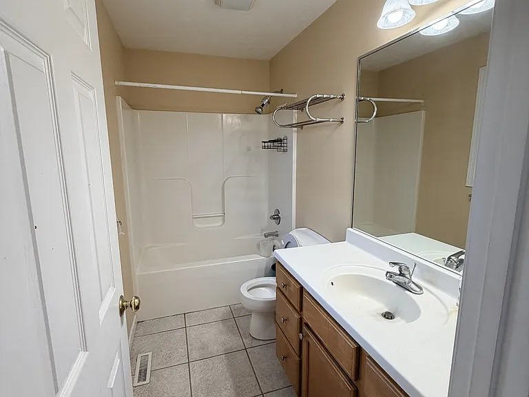 2817 Gill St — Photo 11