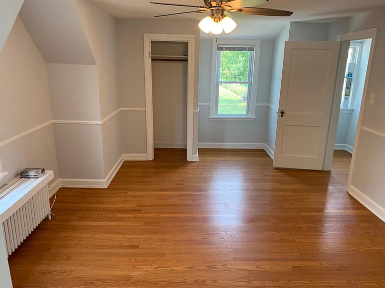 1215 Western Ave — Photo 2