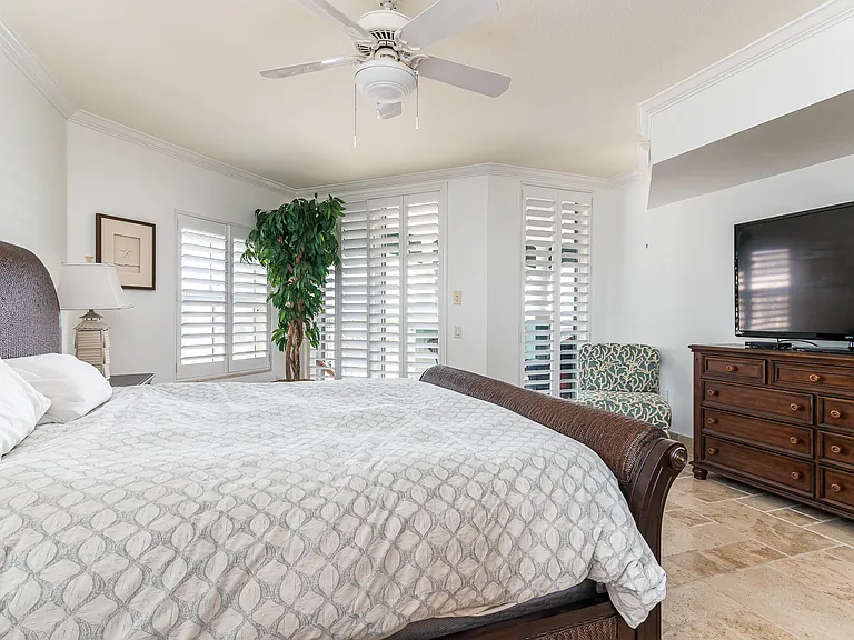 2051 SE 3rd St #101 — Photo 15