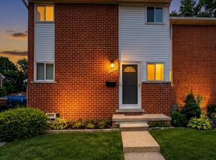 8665 Sterling St, Center Line, MI 48015