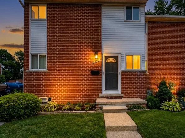 8665 Sterling St, Center Line, MI 48015