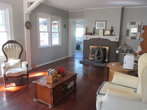 5th image of 799 S Maple St