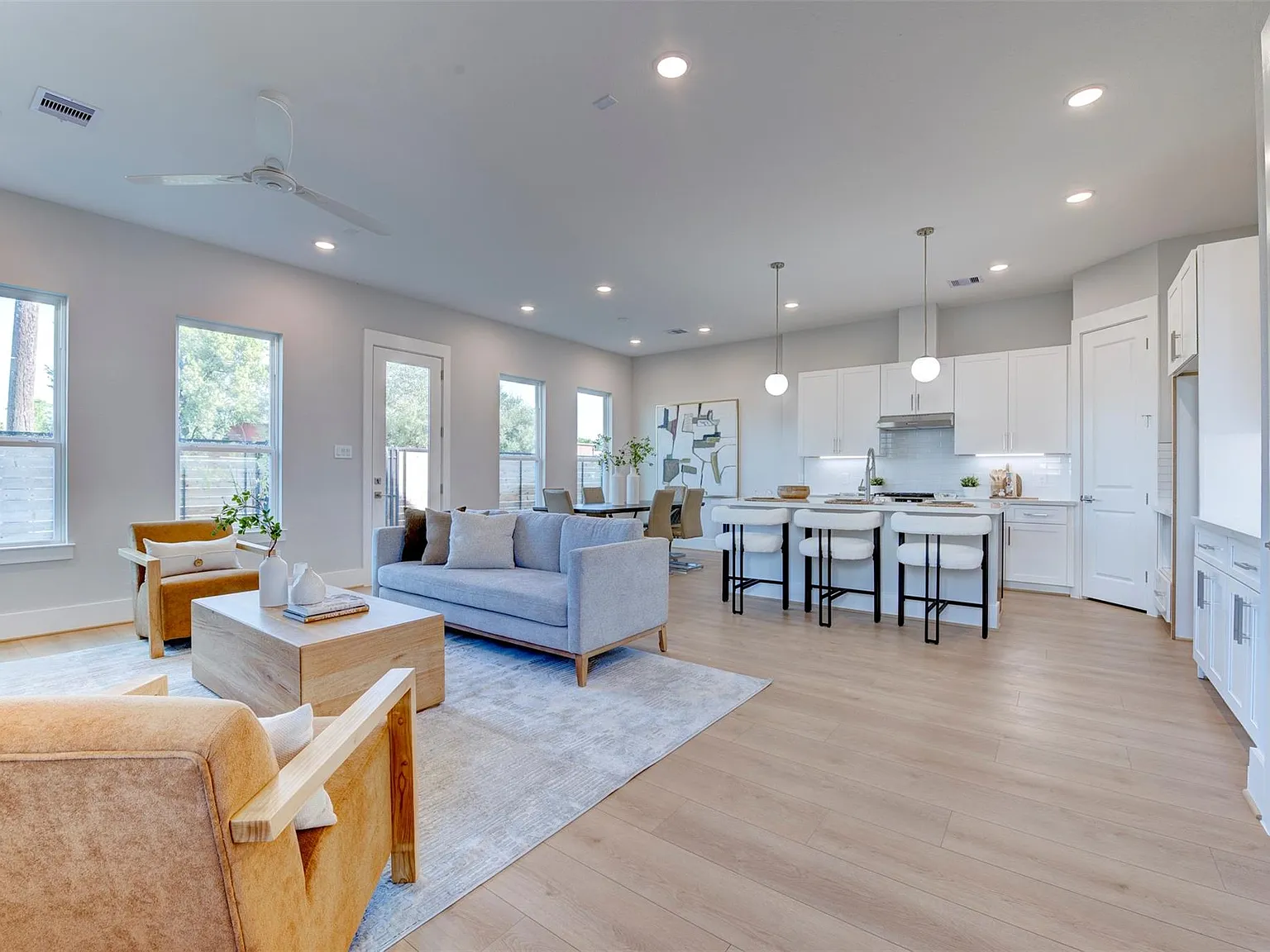 3 bed, 2.5 bath, 2035 sqft, $3,450 — Photo 2