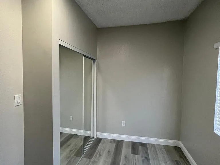 6717 S San Pedro St — Photo 7