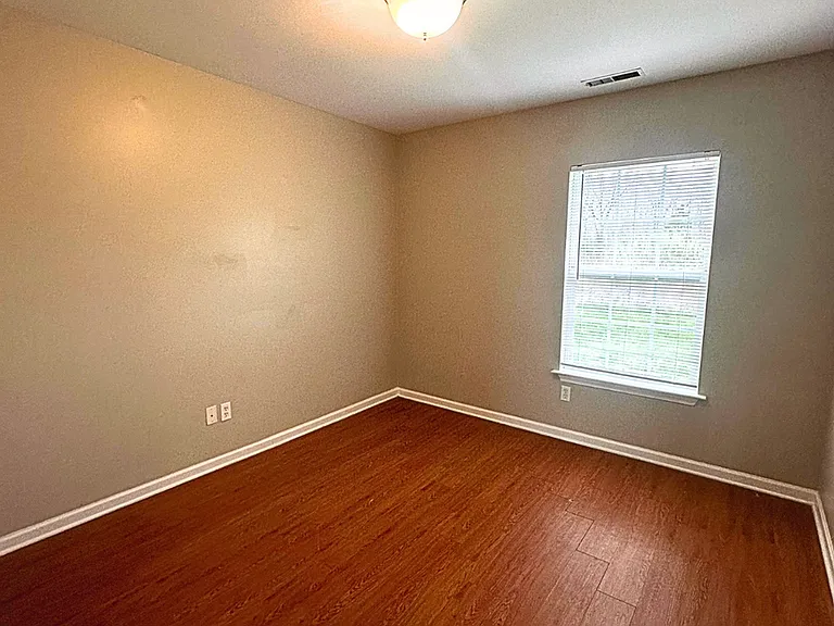 Chilewich Apartments — Photo 13