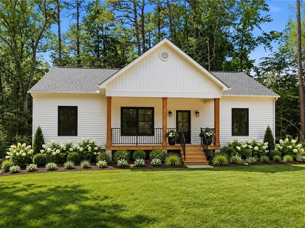 42 Stampers Bay Rd, Hartfield, VA 23071