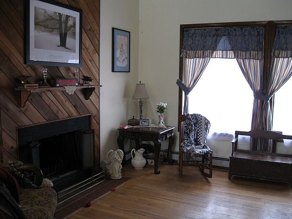 BRIGHT LIVING ROOM WITH FIREPLACE