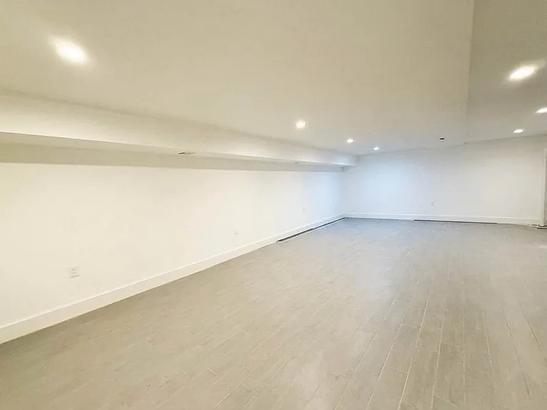 316 Halsey St #1 — Photo 13
