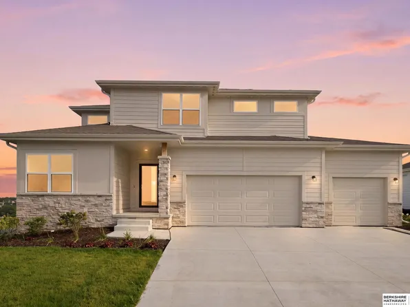 10411 Cimarron St, Papillion, NE 68046