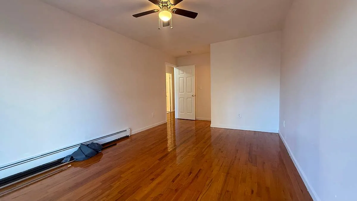 3 bed, 900 sqft, $3,000 — Photo 4