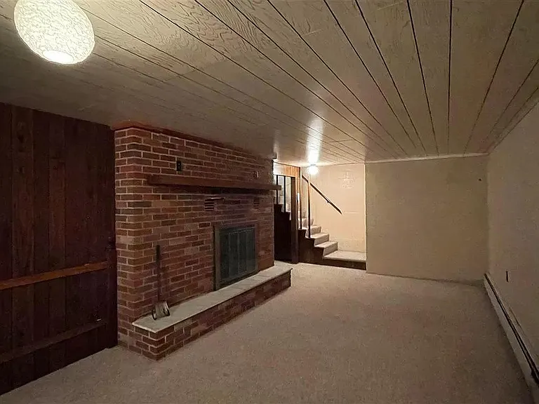 636 Petoskey Ave — Photo 17
