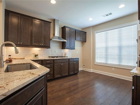 4th image of 3966 Great Pine Dr