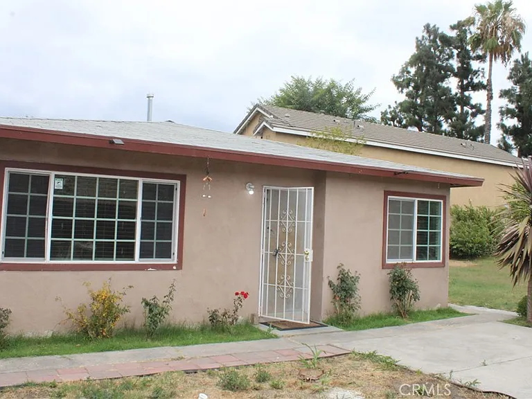 1810 W Houston Ave — Photo 1