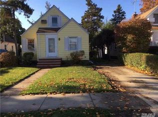 7618 266th St, New Hyde Park, NY 11040