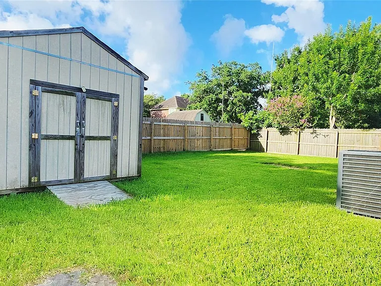 213 Mango St — Photo 45