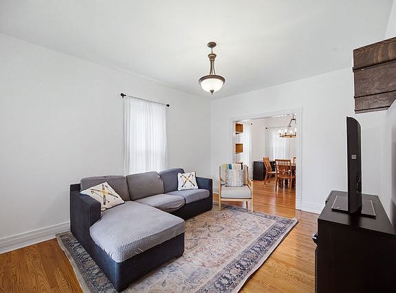 3rd image of 602 S 5th Ave