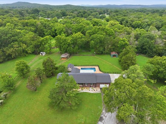 5373 Blackman Rd, Murfreesboro, TN 37129