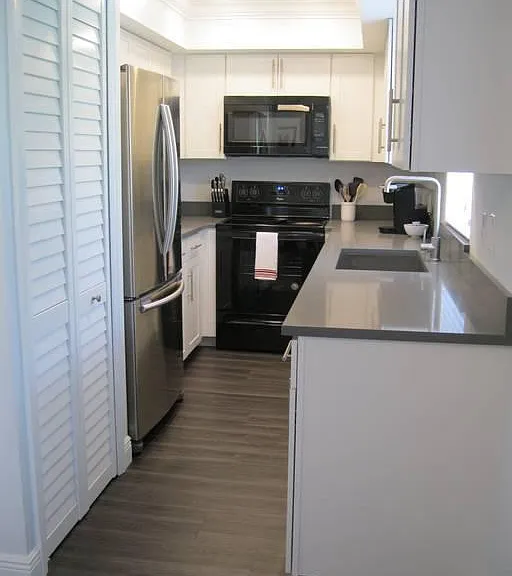 NICE KITCHEN