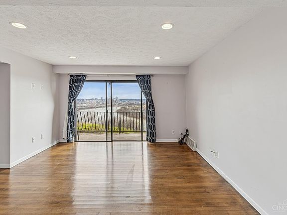 5th image of 355 Grand Ave Unit 204